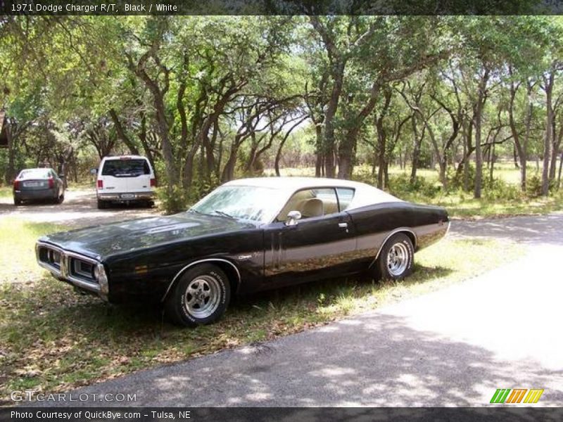 Black / White 1971 Dodge Charger R/T