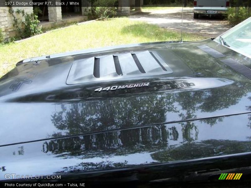 Black / White 1971 Dodge Charger R/T