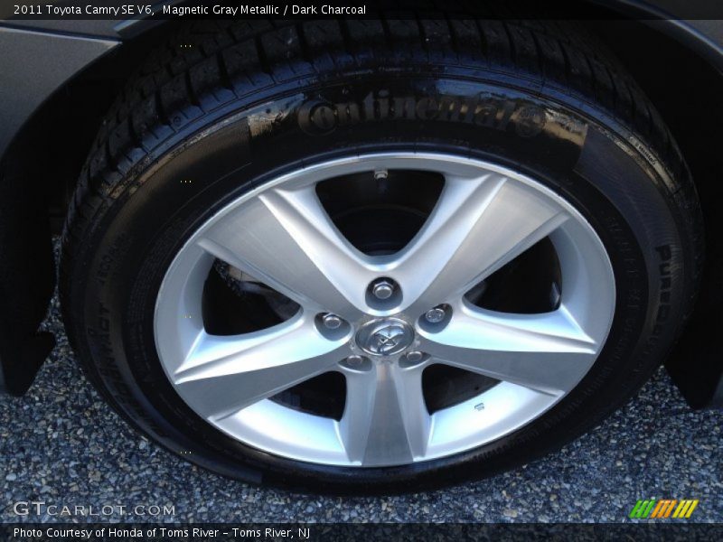 Magnetic Gray Metallic / Dark Charcoal 2011 Toyota Camry SE V6