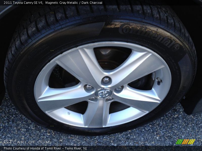 Magnetic Gray Metallic / Dark Charcoal 2011 Toyota Camry SE V6