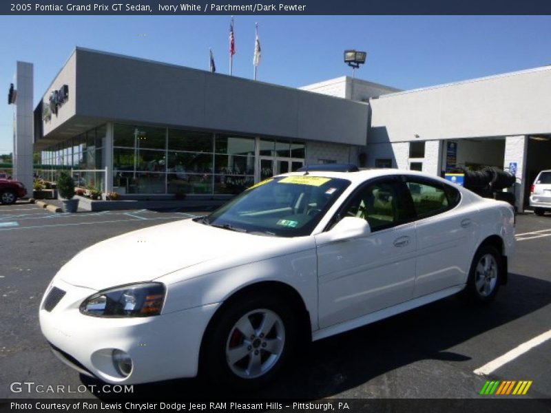 Ivory White / Parchment/Dark Pewter 2005 Pontiac Grand Prix GT Sedan