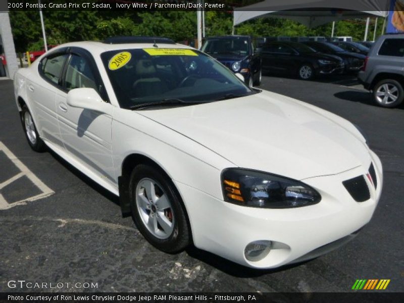 Ivory White / Parchment/Dark Pewter 2005 Pontiac Grand Prix GT Sedan