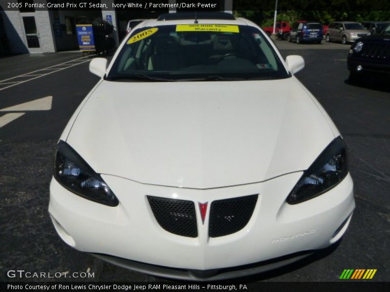 Ivory White / Parchment/Dark Pewter 2005 Pontiac Grand Prix GT Sedan