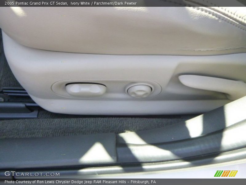 Ivory White / Parchment/Dark Pewter 2005 Pontiac Grand Prix GT Sedan