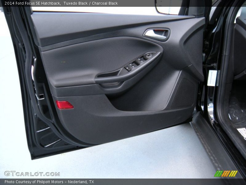 Tuxedo Black / Charcoal Black 2014 Ford Focus SE Hatchback
