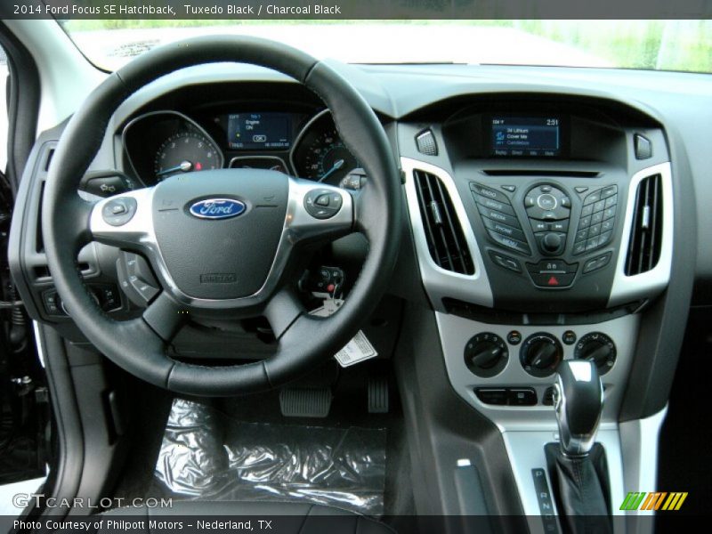 Tuxedo Black / Charcoal Black 2014 Ford Focus SE Hatchback