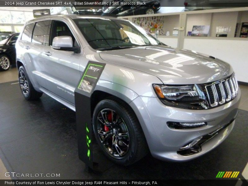 Front 3/4 View of 2014 Grand Cherokee SRT 4x4