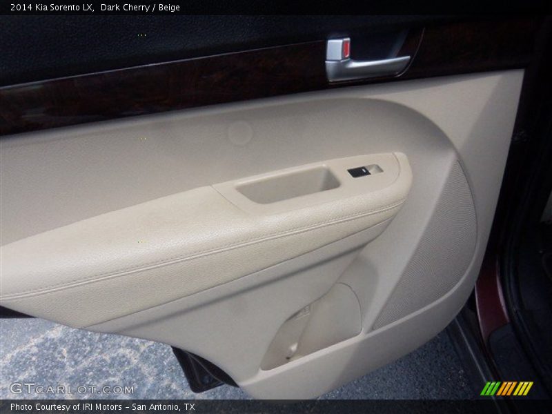 Dark Cherry / Beige 2014 Kia Sorento LX