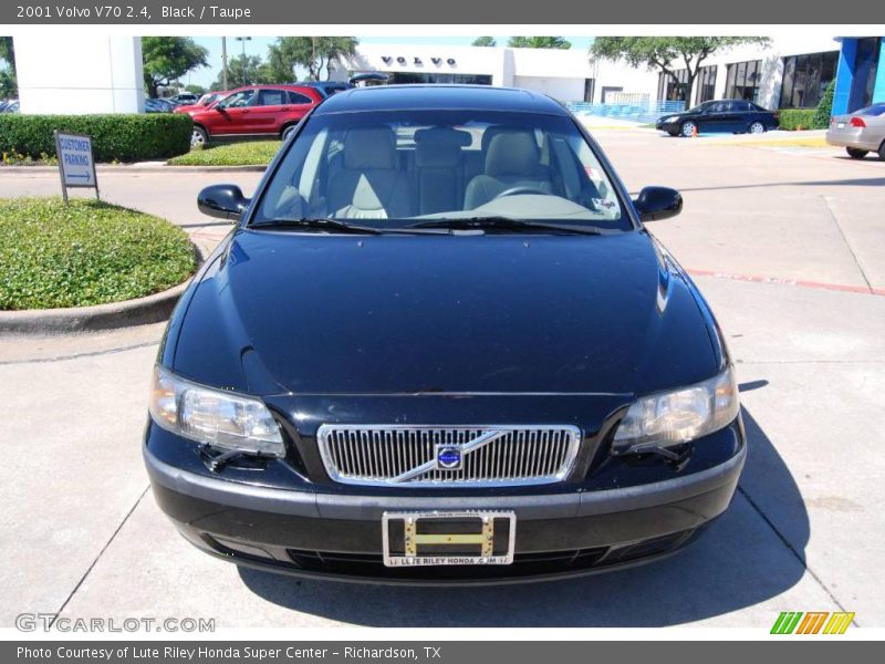 Black / Taupe 2001 Volvo V70 2.4