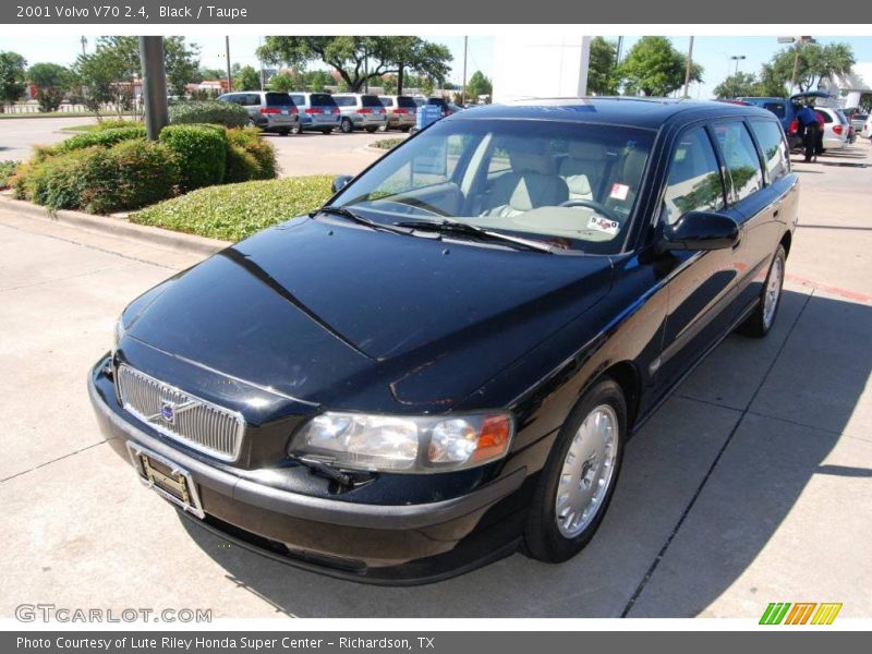 Black / Taupe 2001 Volvo V70 2.4