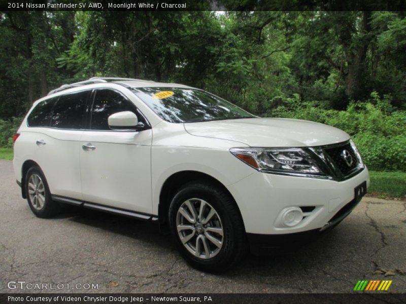 Front 3/4 View of 2014 Pathfinder SV AWD