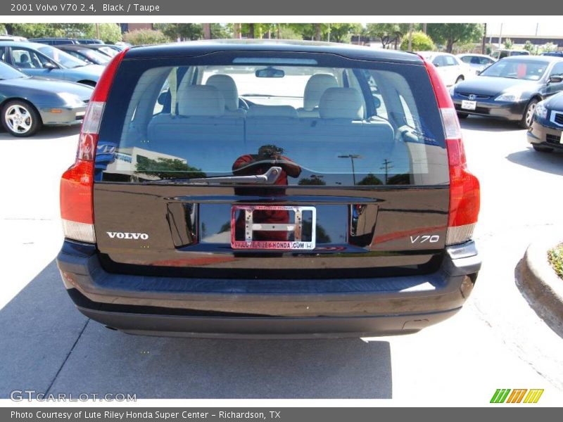 Black / Taupe 2001 Volvo V70 2.4