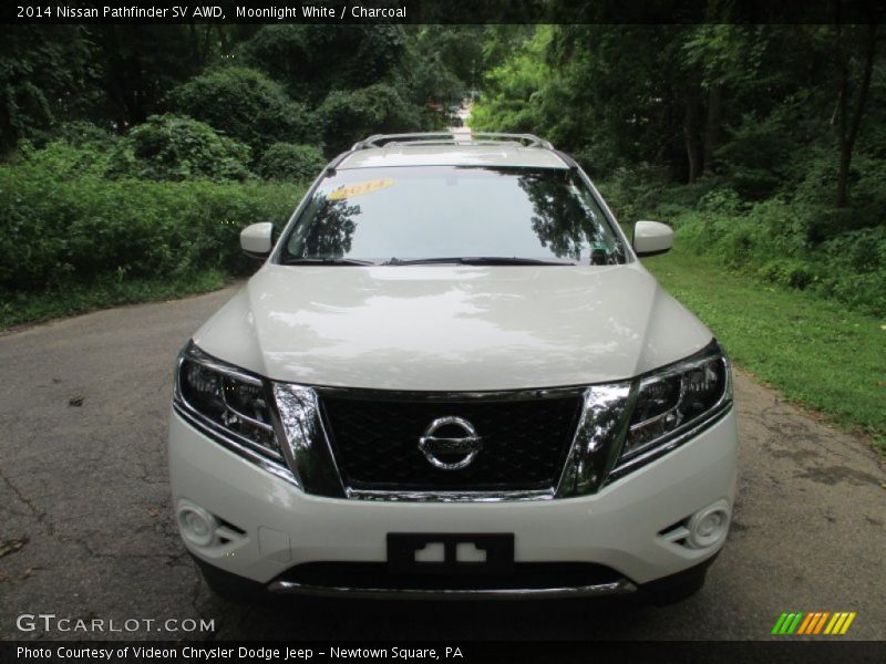 Moonlight White / Charcoal 2014 Nissan Pathfinder SV AWD