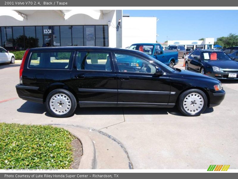 Black / Taupe 2001 Volvo V70 2.4