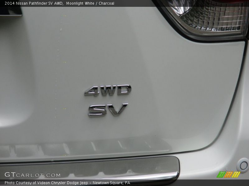 Moonlight White / Charcoal 2014 Nissan Pathfinder SV AWD