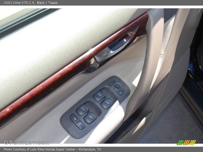Black / Taupe 2001 Volvo V70 2.4