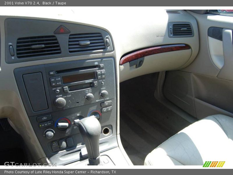 Black / Taupe 2001 Volvo V70 2.4