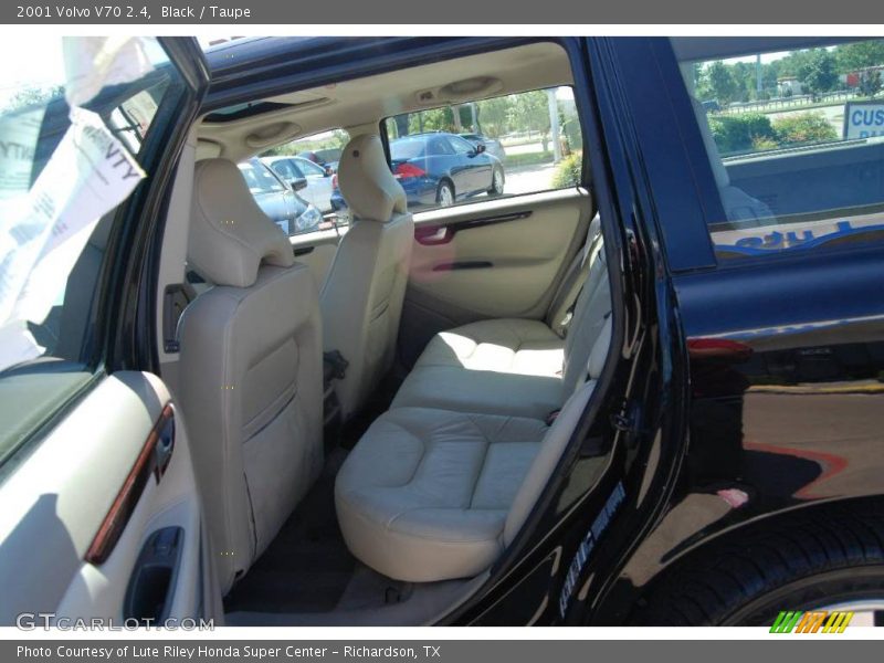 Black / Taupe 2001 Volvo V70 2.4