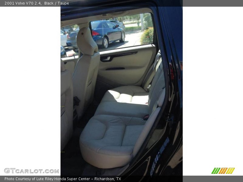 Black / Taupe 2001 Volvo V70 2.4