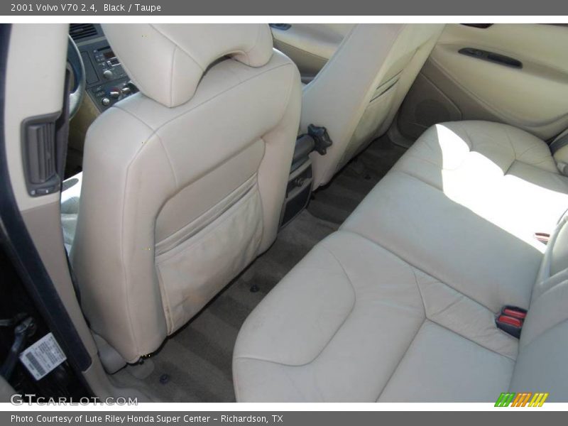 Black / Taupe 2001 Volvo V70 2.4