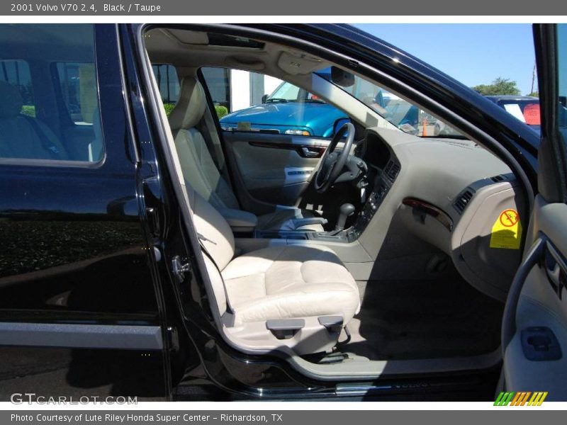 Black / Taupe 2001 Volvo V70 2.4