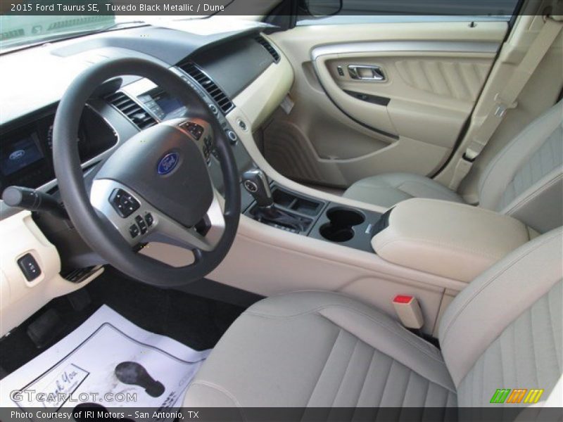 Tuxedo Black Metallic / Dune 2015 Ford Taurus SE
