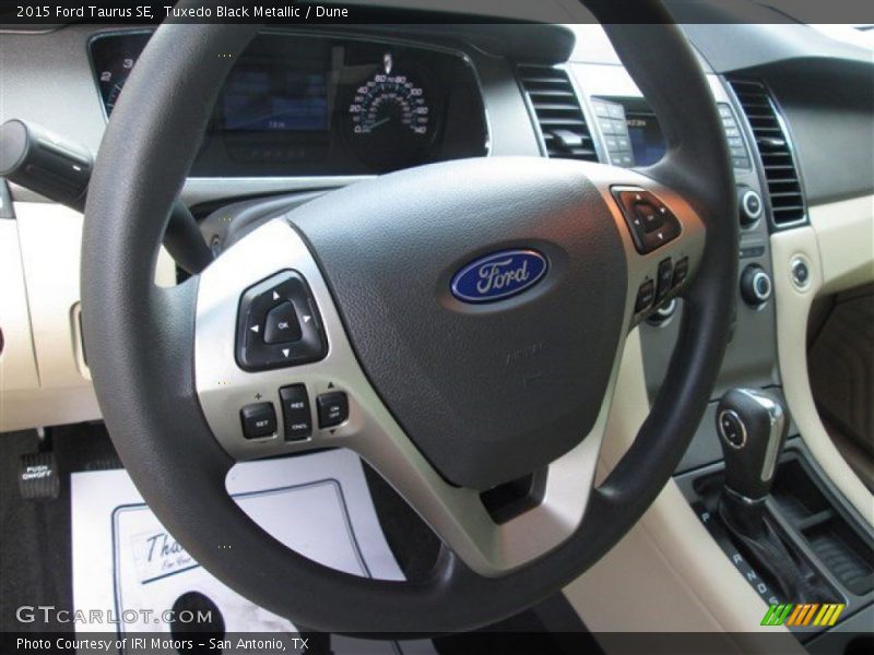 Tuxedo Black Metallic / Dune 2015 Ford Taurus SE