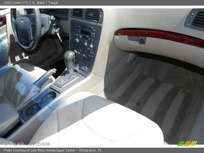 Black / Taupe 2001 Volvo V70 2.4