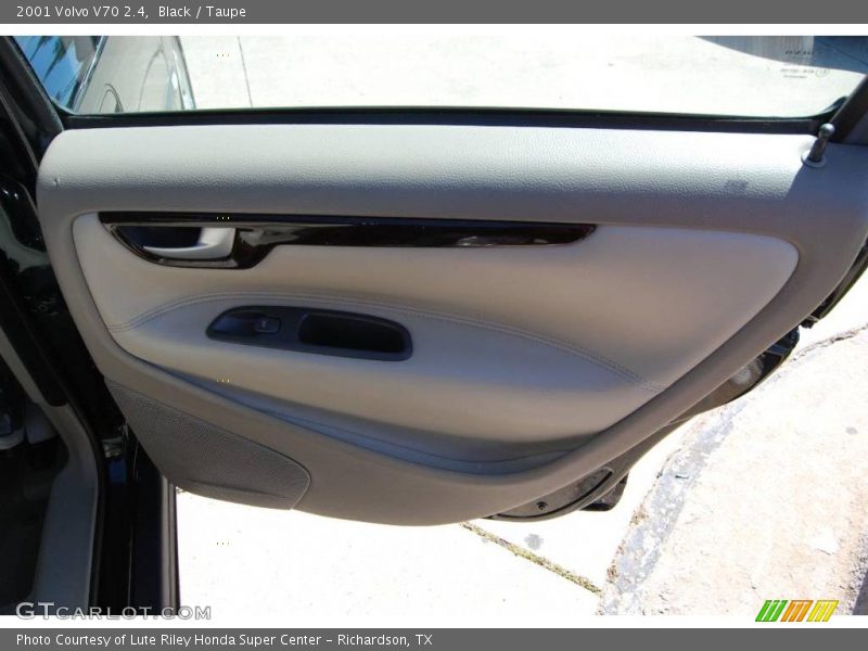 Black / Taupe 2001 Volvo V70 2.4