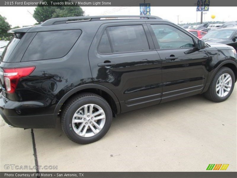 Tuxedo Black / Medium Light Stone 2015 Ford Explorer FWD