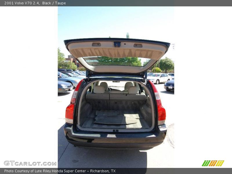 Black / Taupe 2001 Volvo V70 2.4