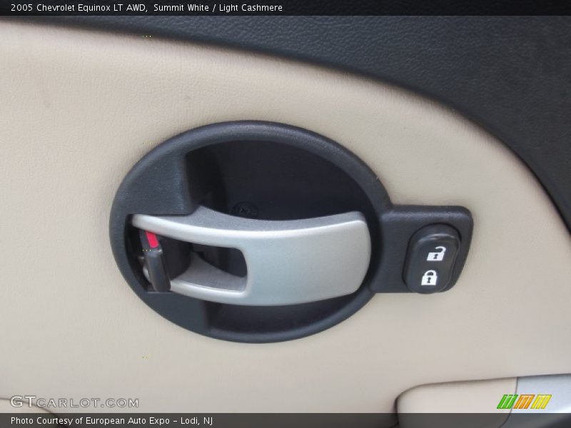 Summit White / Light Cashmere 2005 Chevrolet Equinox LT AWD