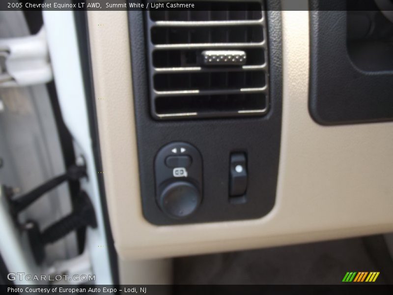 Summit White / Light Cashmere 2005 Chevrolet Equinox LT AWD