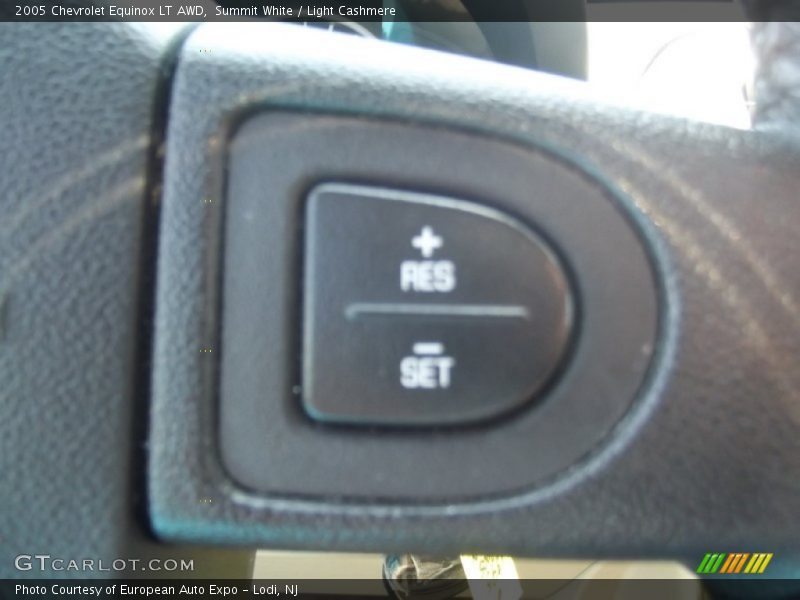 Summit White / Light Cashmere 2005 Chevrolet Equinox LT AWD