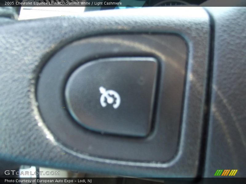 Summit White / Light Cashmere 2005 Chevrolet Equinox LT AWD