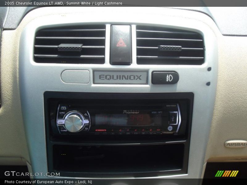 Summit White / Light Cashmere 2005 Chevrolet Equinox LT AWD