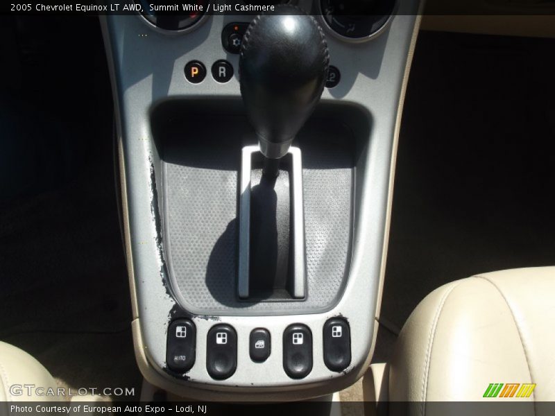 Summit White / Light Cashmere 2005 Chevrolet Equinox LT AWD