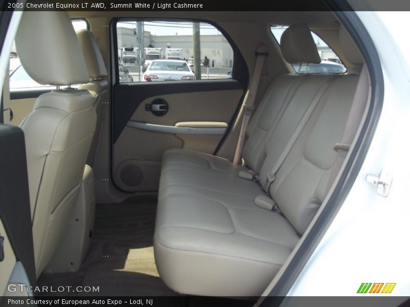 Summit White / Light Cashmere 2005 Chevrolet Equinox LT AWD