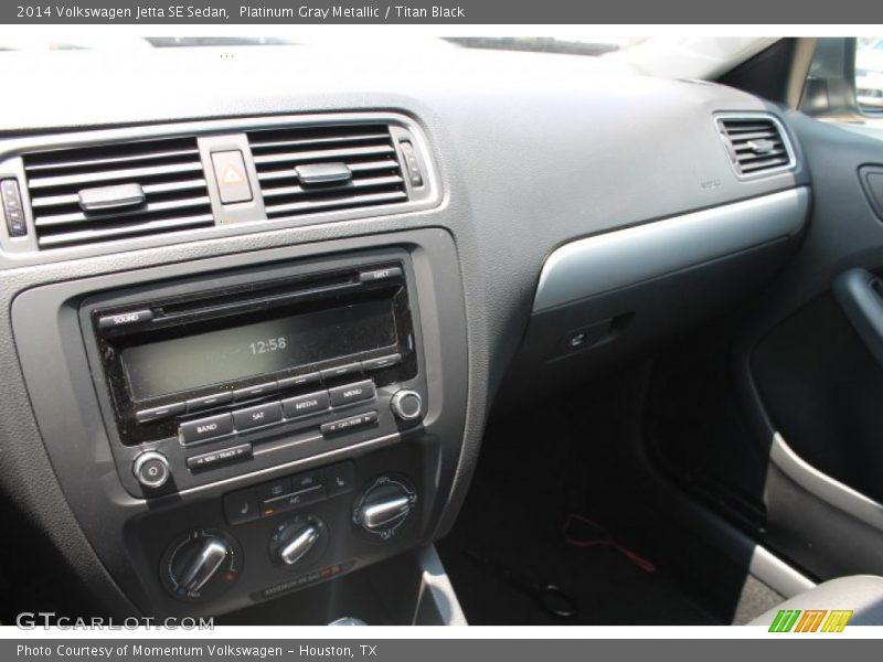 Platinum Gray Metallic / Titan Black 2014 Volkswagen Jetta SE Sedan