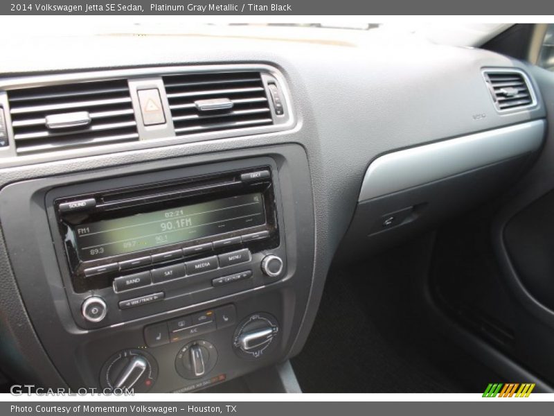 Platinum Gray Metallic / Titan Black 2014 Volkswagen Jetta SE Sedan