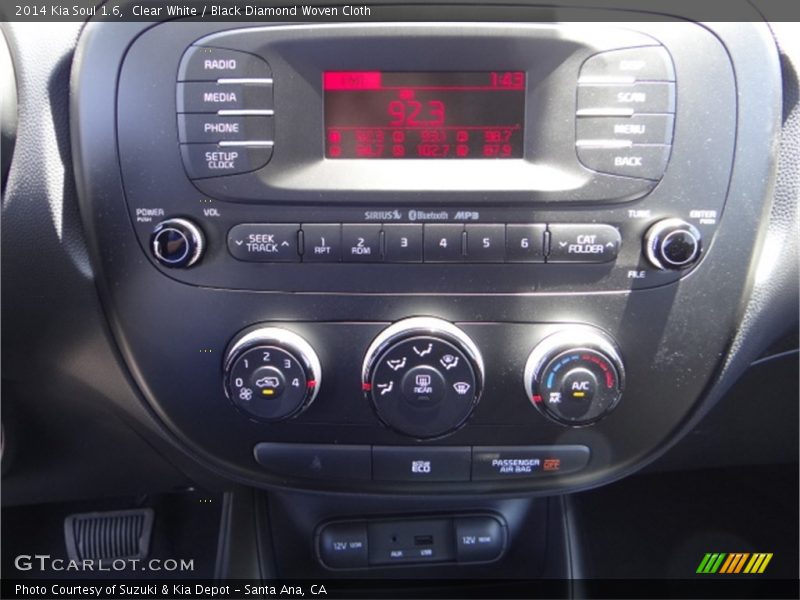 Clear White / Black Diamond Woven Cloth 2014 Kia Soul 1.6