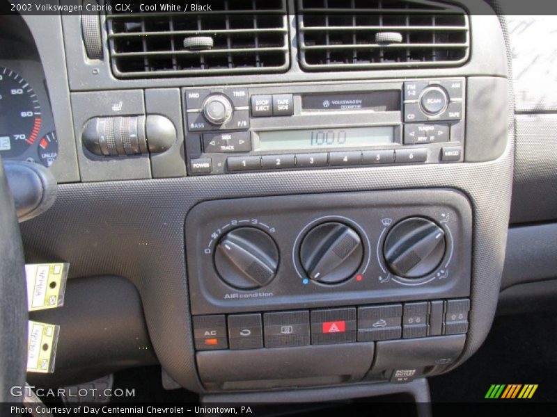 Cool White / Black 2002 Volkswagen Cabrio GLX
