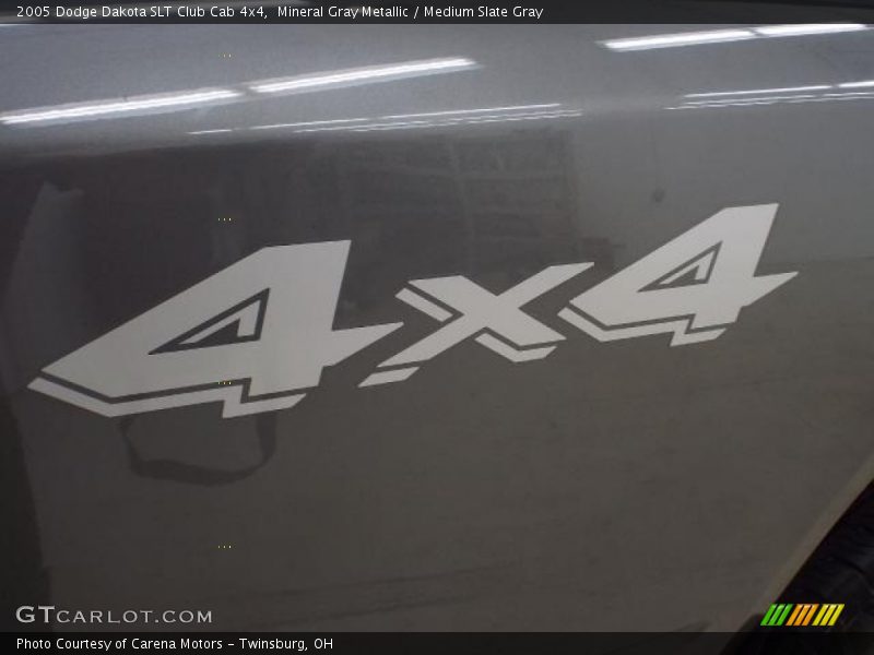 Mineral Gray Metallic / Medium Slate Gray 2005 Dodge Dakota SLT Club Cab 4x4