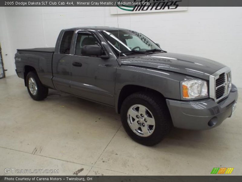 Mineral Gray Metallic / Medium Slate Gray 2005 Dodge Dakota SLT Club Cab 4x4