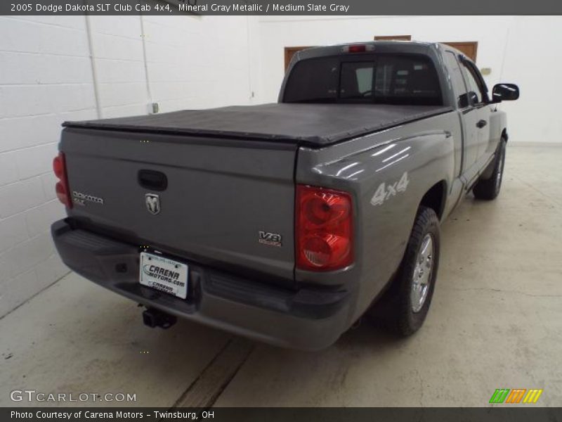 Mineral Gray Metallic / Medium Slate Gray 2005 Dodge Dakota SLT Club Cab 4x4