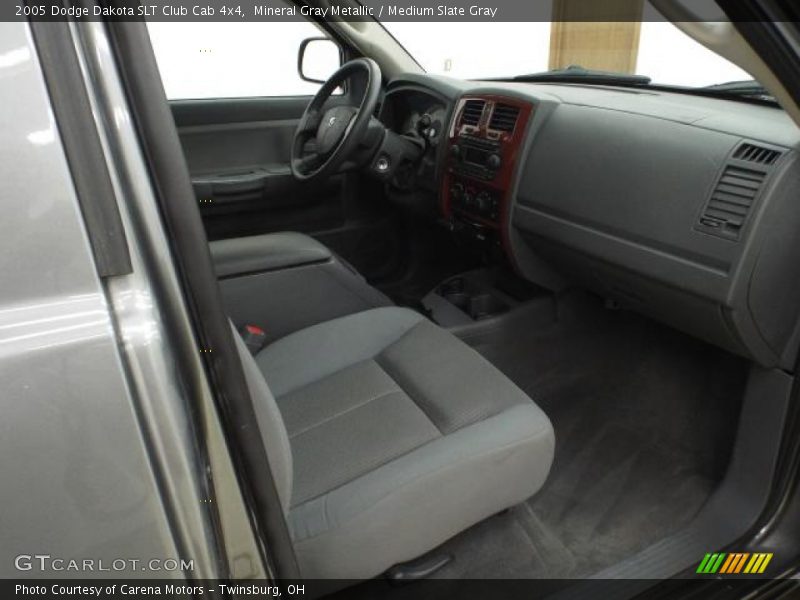 Mineral Gray Metallic / Medium Slate Gray 2005 Dodge Dakota SLT Club Cab 4x4