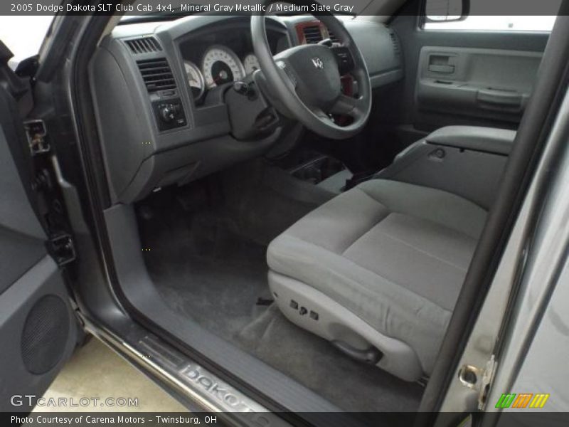 Mineral Gray Metallic / Medium Slate Gray 2005 Dodge Dakota SLT Club Cab 4x4