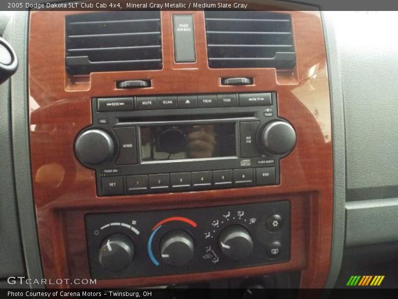 Mineral Gray Metallic / Medium Slate Gray 2005 Dodge Dakota SLT Club Cab 4x4