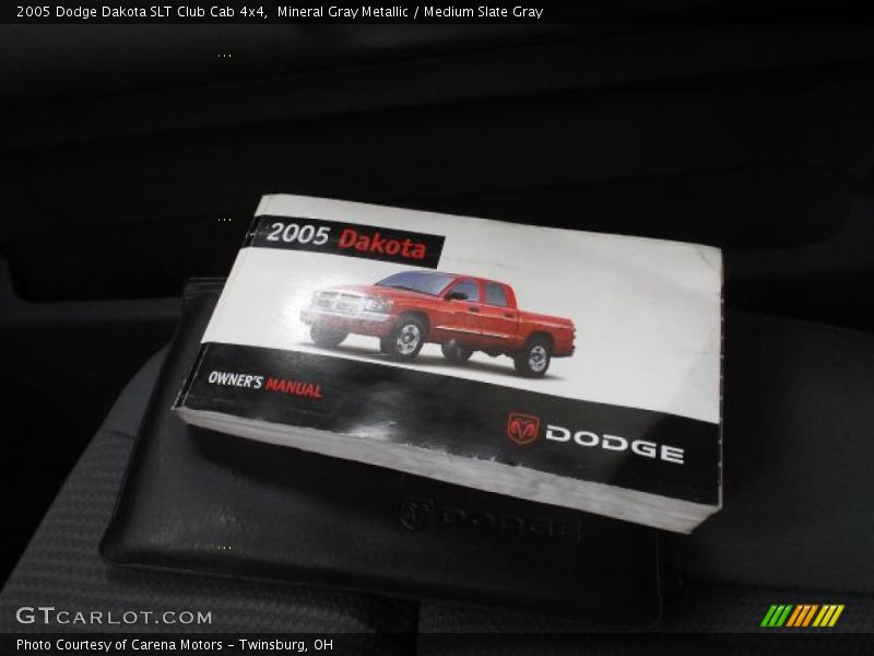 Mineral Gray Metallic / Medium Slate Gray 2005 Dodge Dakota SLT Club Cab 4x4