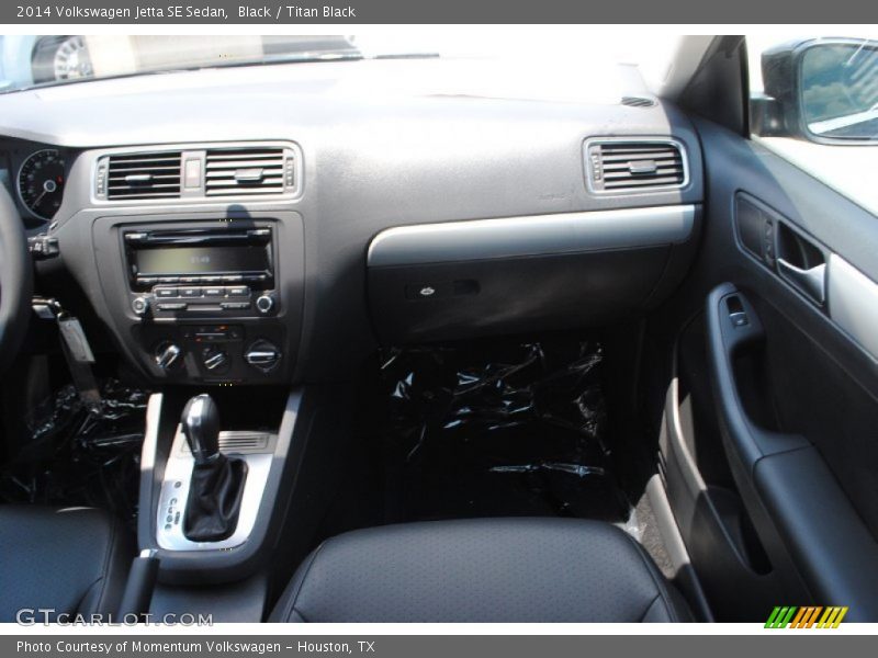 Black / Titan Black 2014 Volkswagen Jetta SE Sedan